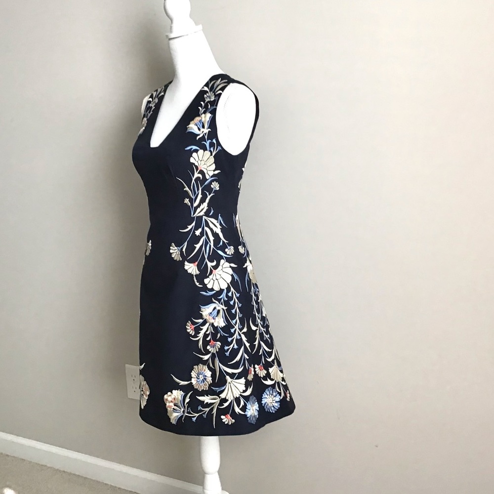 Embroidered Dress ASO Lorelai Gilmore in Gilmore Girls - Picture 11 of 12